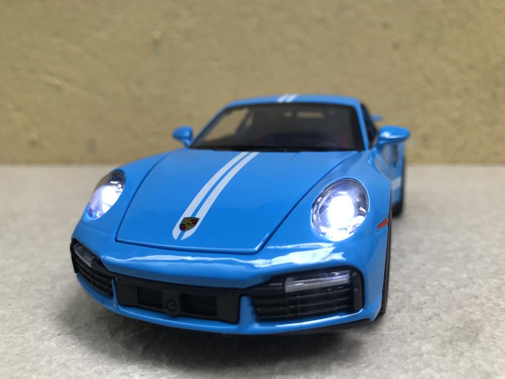 Mô hình xe ô tô porsche 911 turbos 1:32