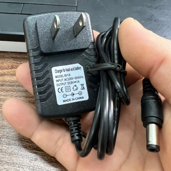 Sạc điện bình ắc quy 6v1a -12v1a-12v2a giắc tiêu chuẩn, chức năng tự ngắt khi sạc đầy, đèn báo