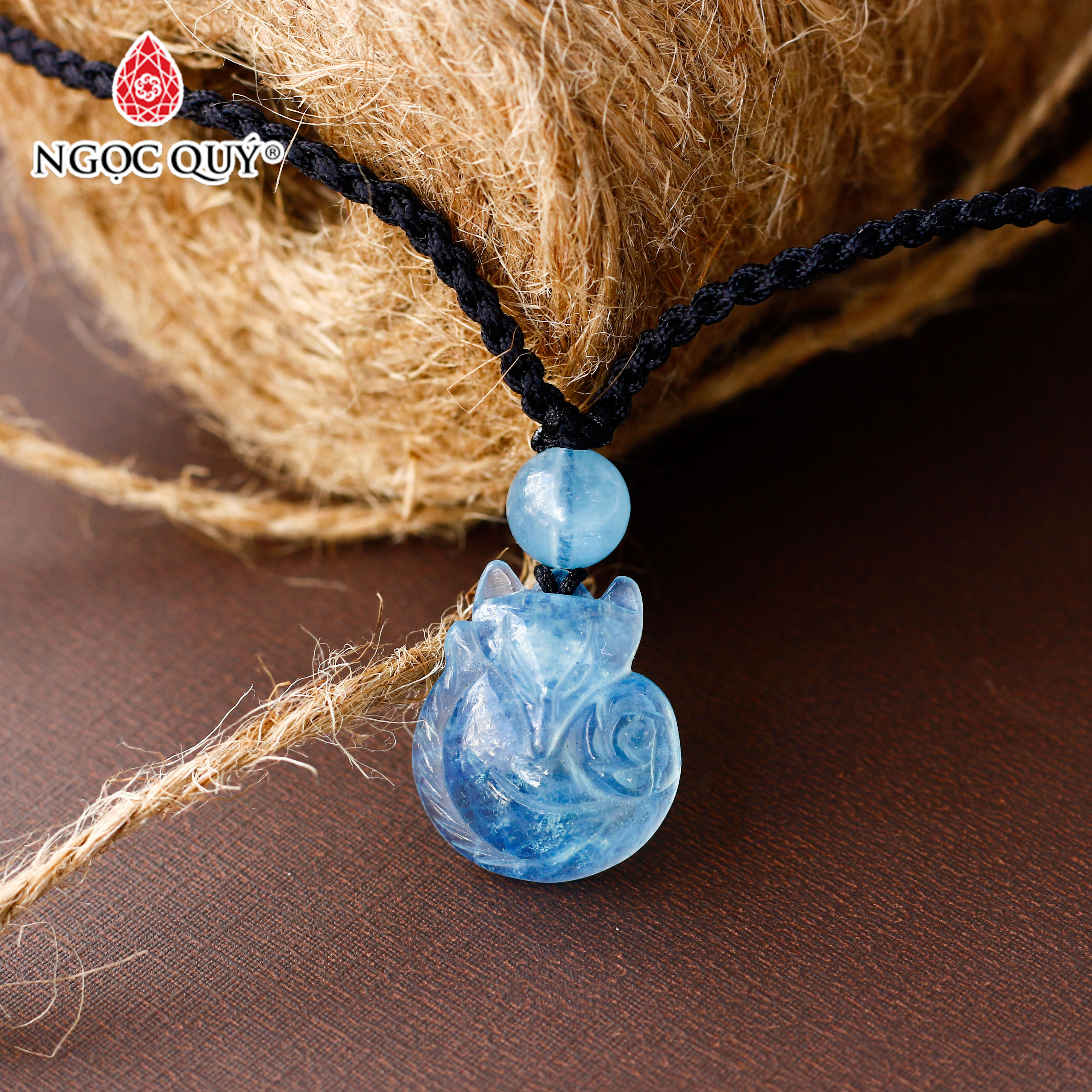 Mặt dây chuyền hồ ly 9 đuôi ngồi đá aquamarine hải lam ngọc - Ngọc Quý Gemstones