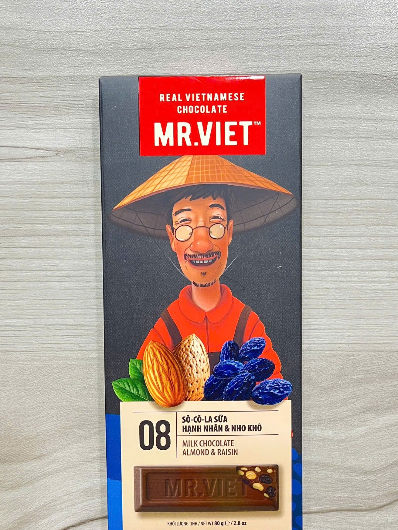 Socola sữa hạnh nhân & nho khô Mr Viet 80g - Mr Viet Milk Chocolate Almonds & Raisins 80g