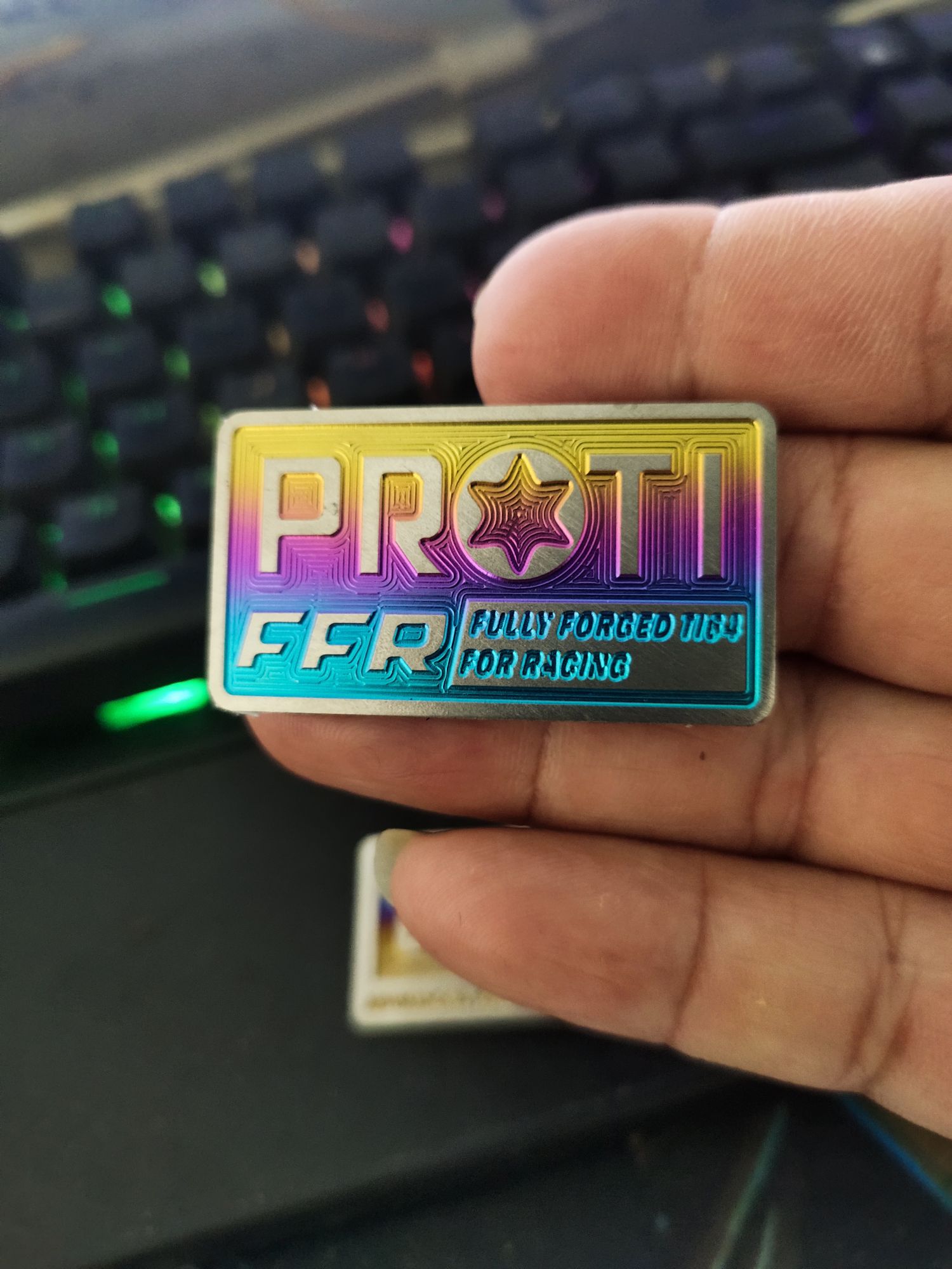 Tem titan chữ proti
