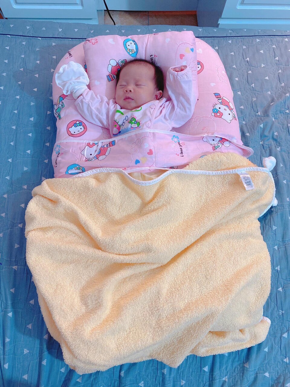 Nệm ngủ cho bé , đệm nằm thông minh cho bé có đai an toàn, bộ đệm gối cho bé