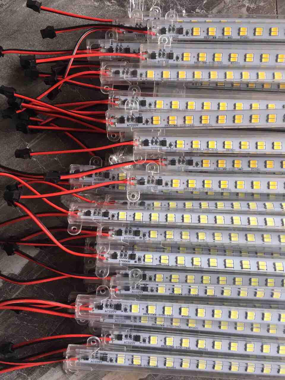 Led thanh 5730 điện áp 220v 2 hàng bóng-1m