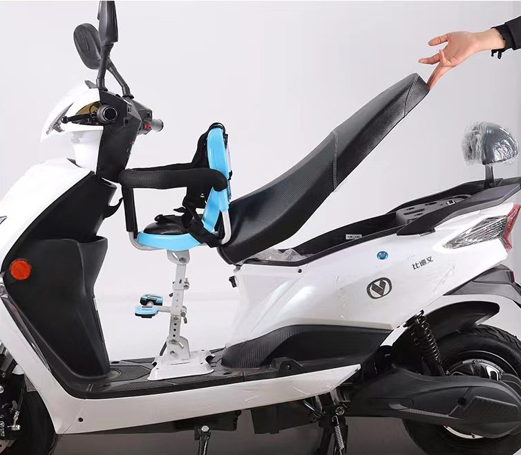 Ghế ngồi xe máy cho bé xe ga , xe điện có chỗ để chân bằng phẳng