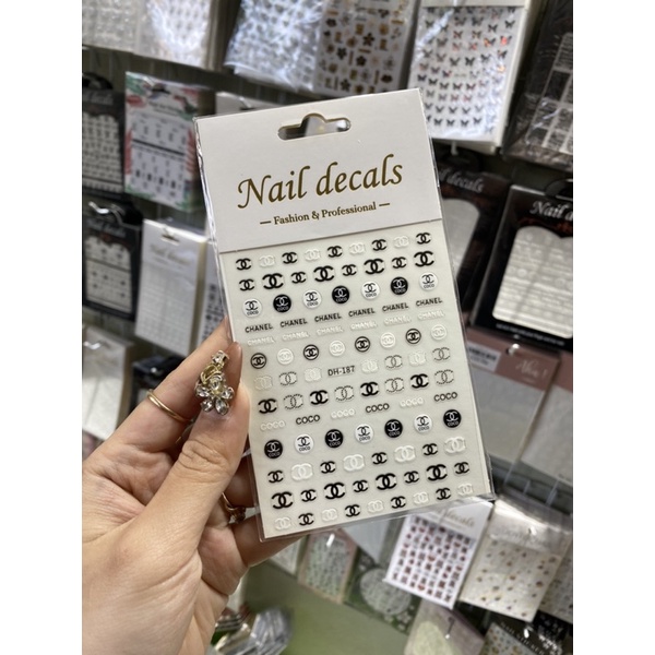Sticker chanel dán móng tay