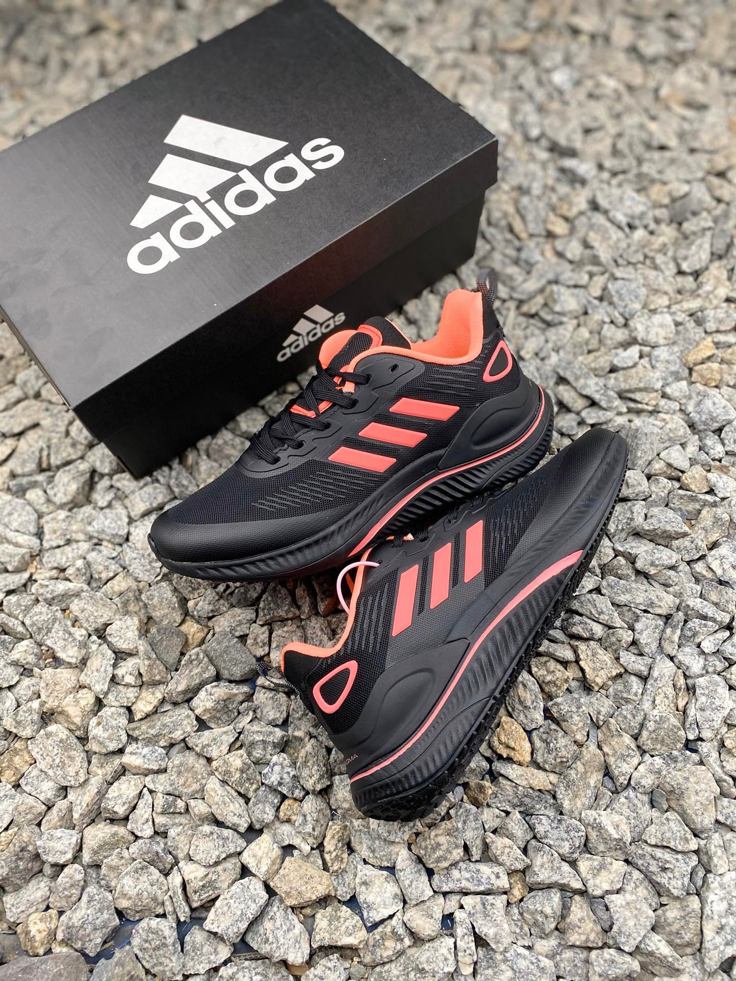 Giày running nữ adidas alphamagma