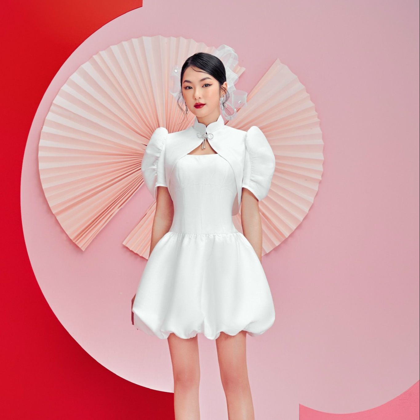 Sienna set - set đồ nữ sang trọng tiểu thư gồm áo khoác nữ cổ cao tay bồng & váy hai dây chiết eo dáng bồng trắng & đỏ