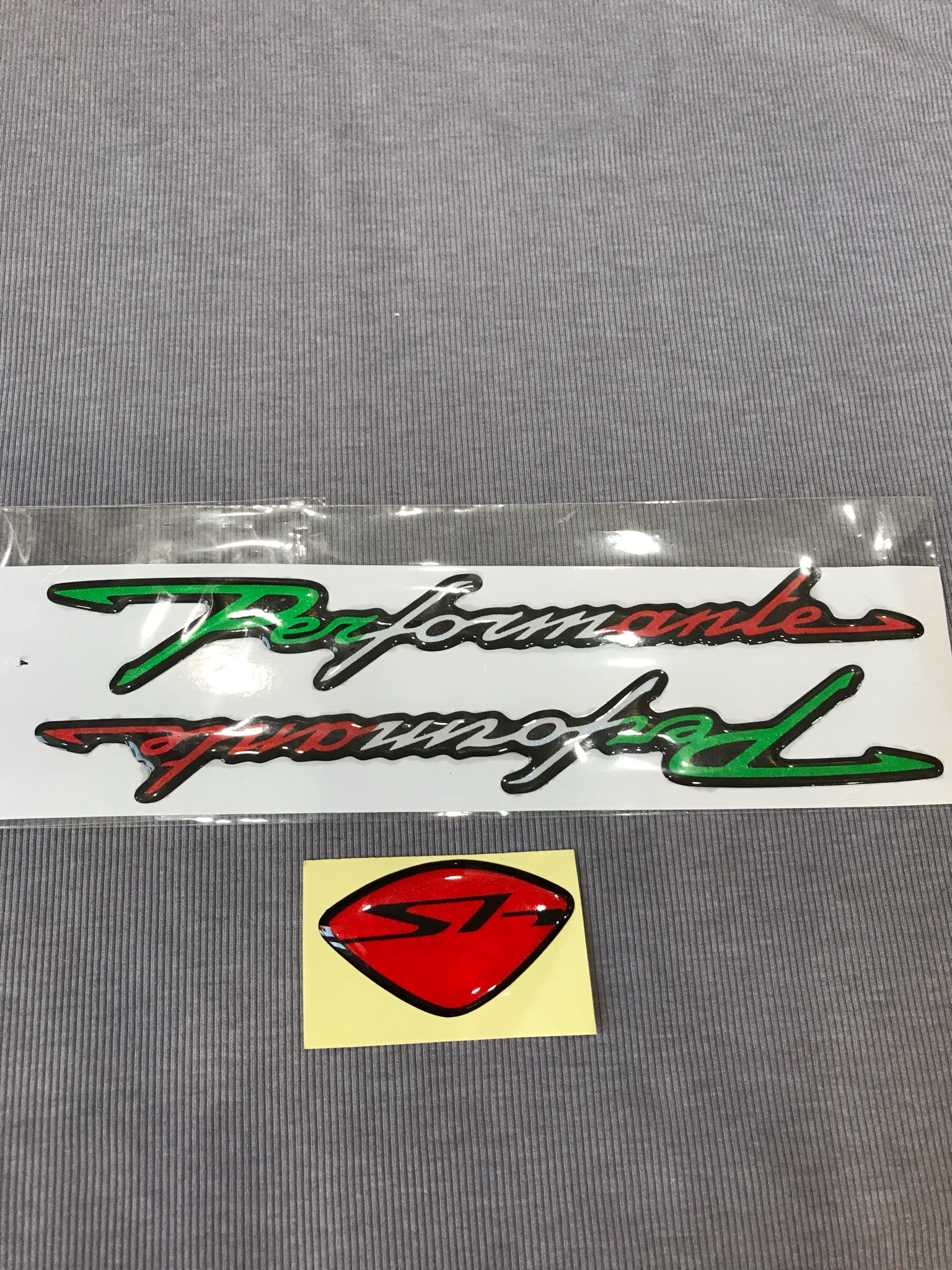 Bộ cặp 2 chữ performante 3 màu kèm logo sh đỏ chữ đen