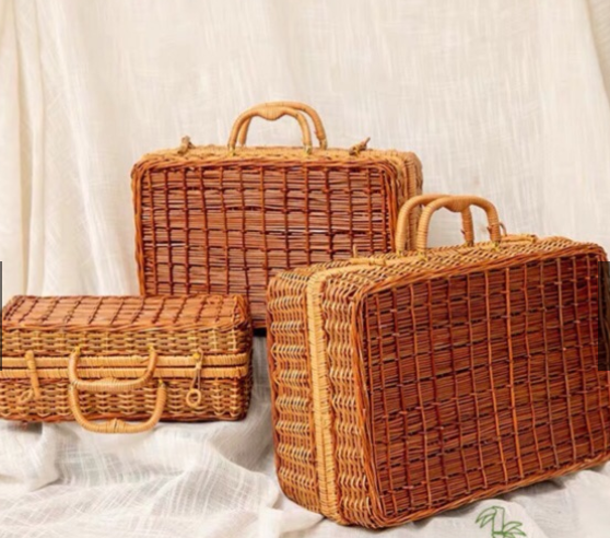 Vali mây tế, Làn Mây Tế , Làn Giỏ Picnic  Mây Tre Đan hình chữ nhật có 2 quai xách, cỡ nhỏ kích thước 30cm*17cm*12 cm, màu nâu cánh gián