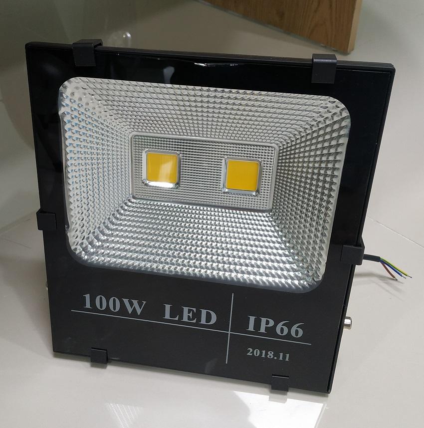 Đèn pha led 100w bảo hành 2 năm
