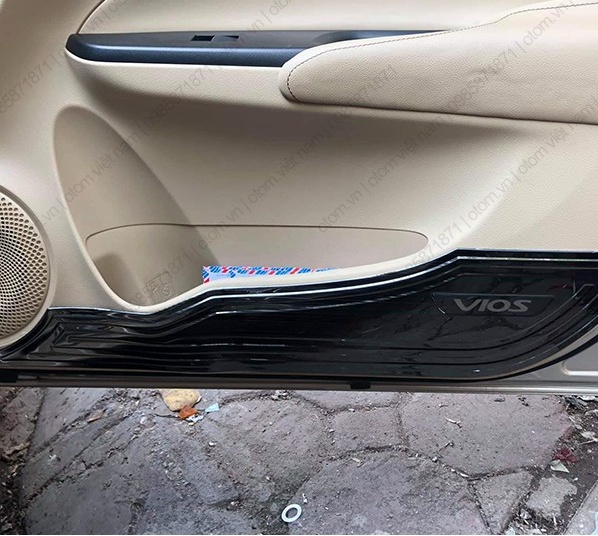 Ốp chống xước tapli cánh cửa titan vios 2019 -2023, ốp màng loa và tapli cánh cửa vios 2019, 2020, 2021, 2022,2023