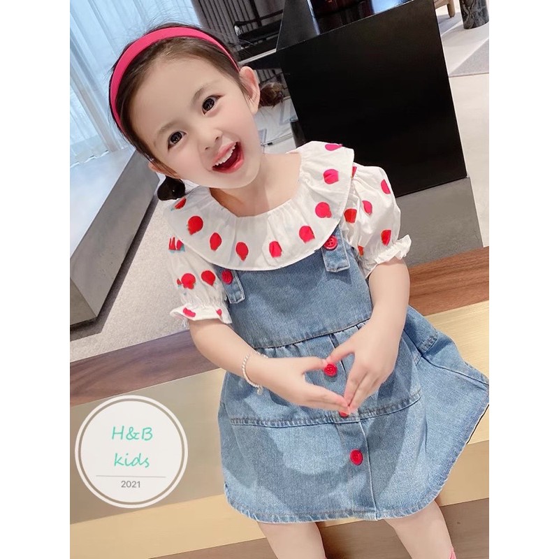 Yếm bò phối áo bi bé gái