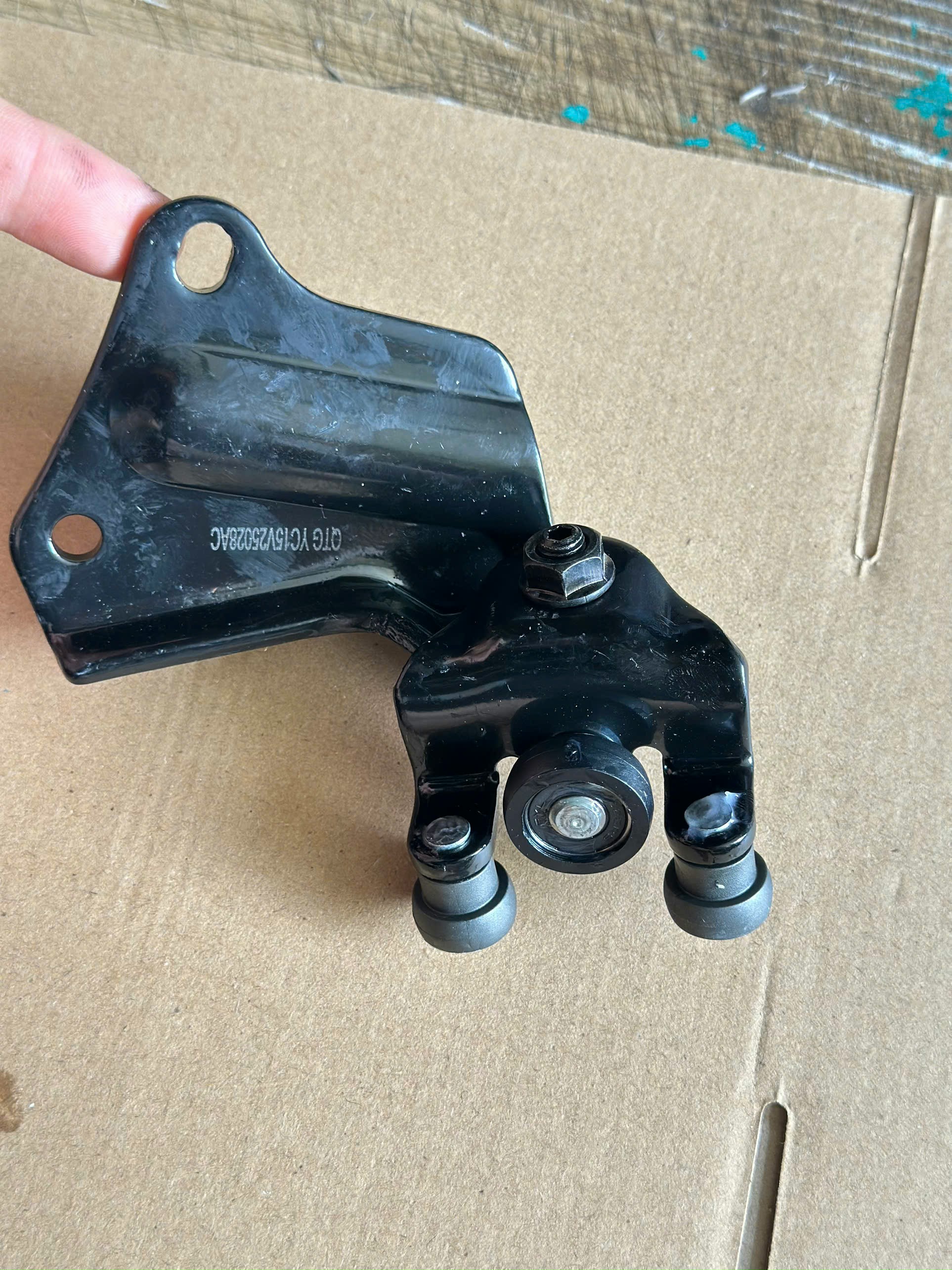 CỤM BÁT BẠC ĐẠN CỬA LÙA TRÊN FORD TRANSIT 2003-2023 BẠC NHỰA XỊN Giá 299,000 Đồng*Miễn phí vận chuyển