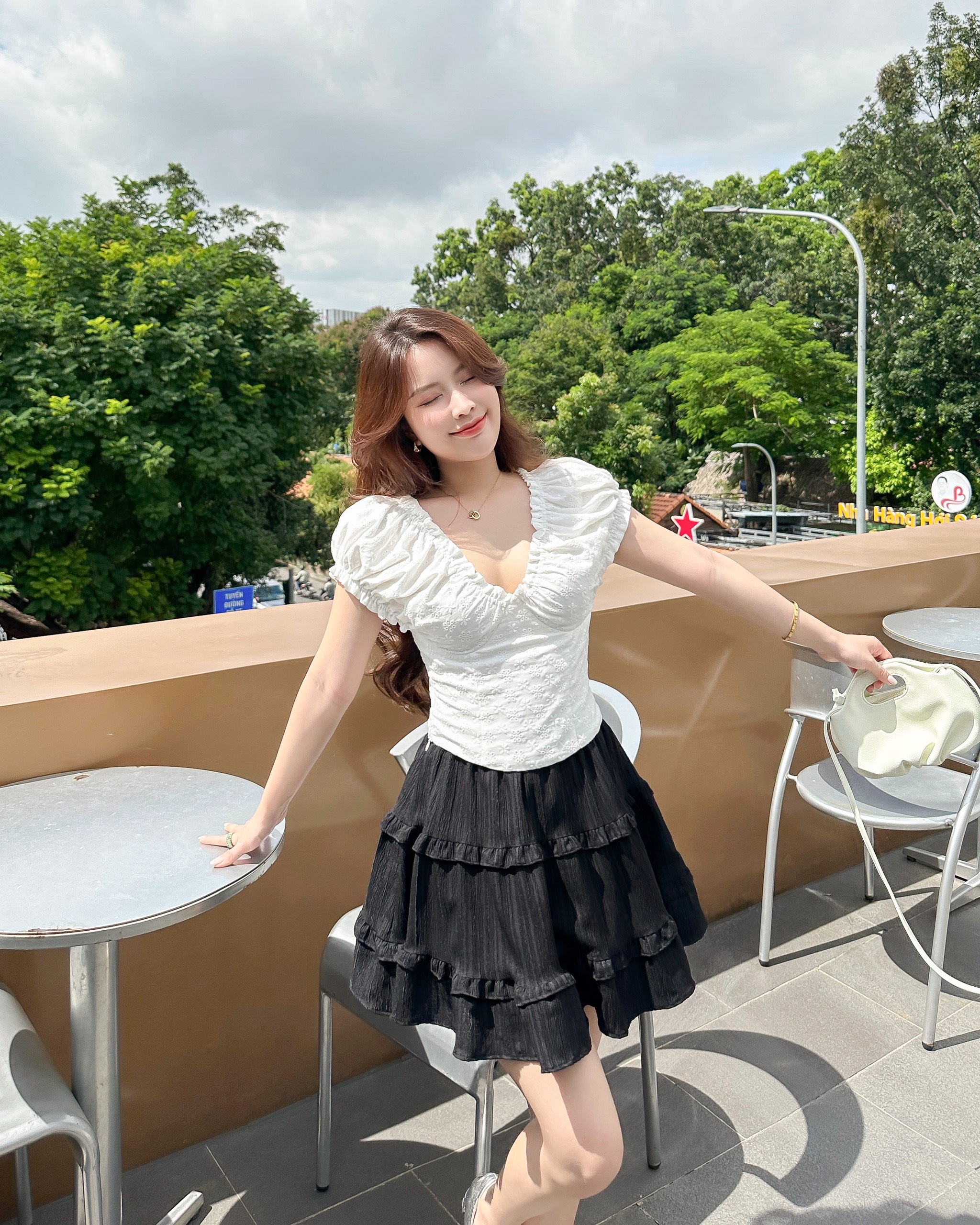 ZAREEN | ÁO COTTON THÊU CỔ V VOA117