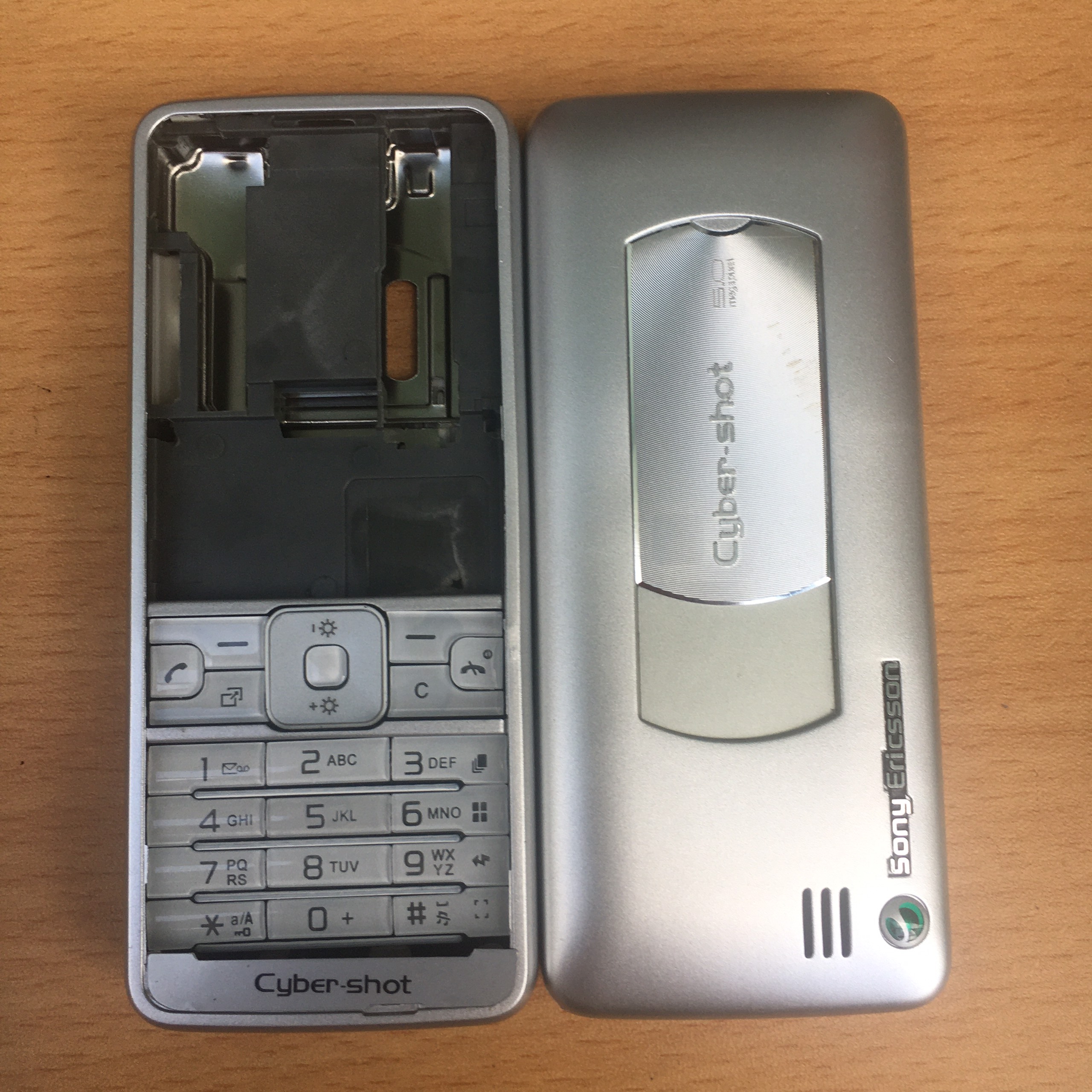 Vỏ điện thoại Sony Ericsson C901 full bộ phím đủ màu