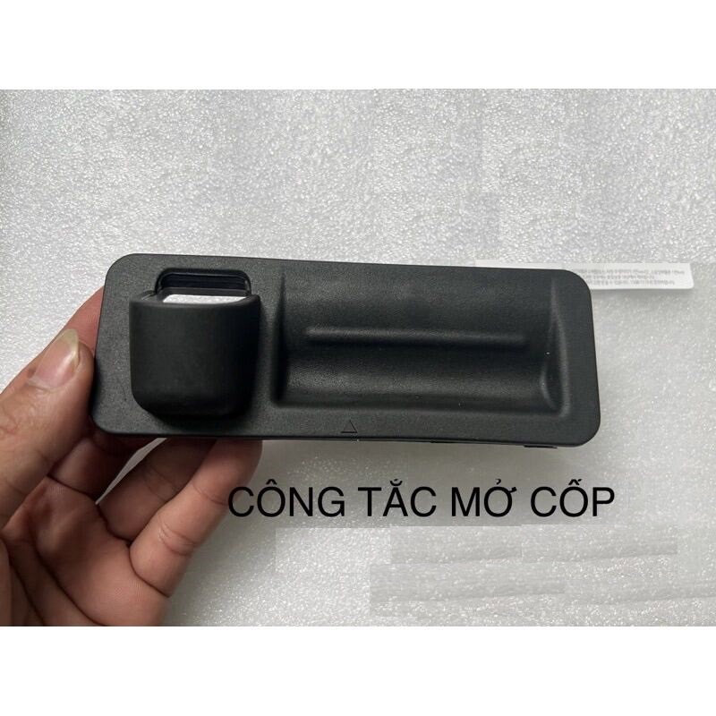 Công tắc mở cốp sau hyundai accent 2018-2021