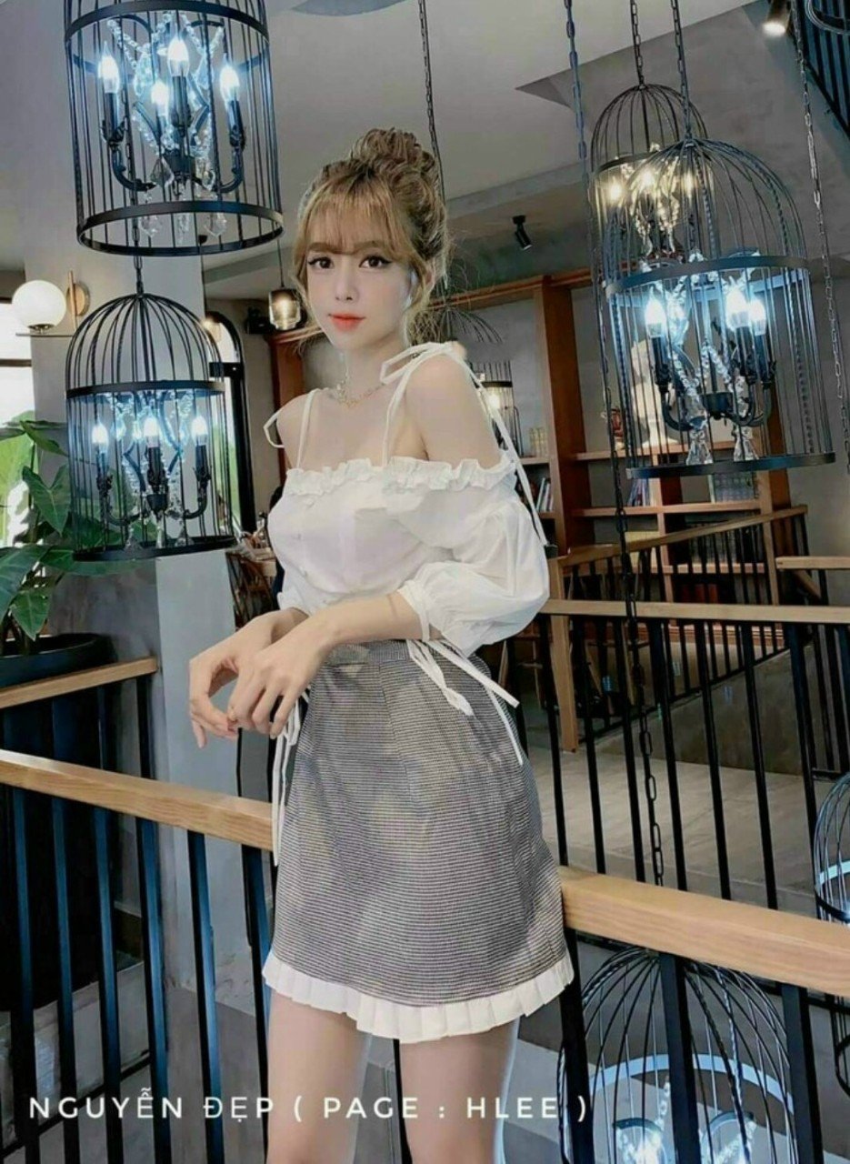 Set áo trễ vai và chân váy phối bèo thời trang nữ. qc