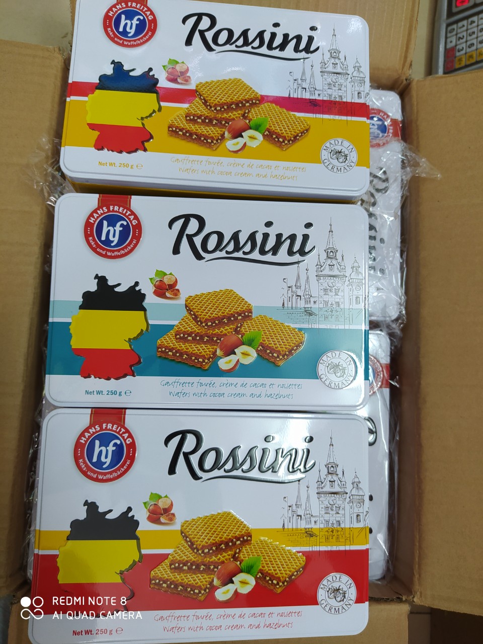 Bánh Xốp Kem Cacao & Hạt Phỉ Hans Freitag Rossini Hộp Thiếc 250gr
