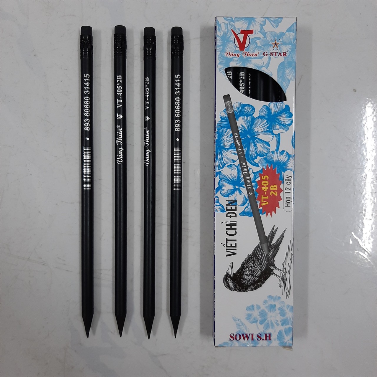 01 cây bút chì gỗ đen