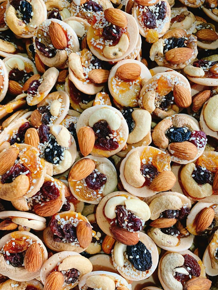 [Tết 2022]100g bánh đồng tiền mix các loại hạt (hạt điều, hạnh nhân, nho, mè) - đồ ăn vặt - bách hóa online uy tín