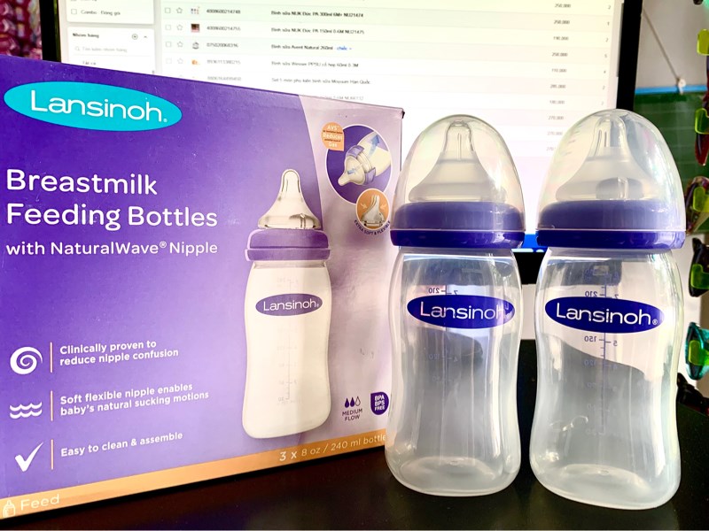 Set 3 bình sữa Lansinoh 240ml núm ty size M cho bé 3-6 tháng tuổi