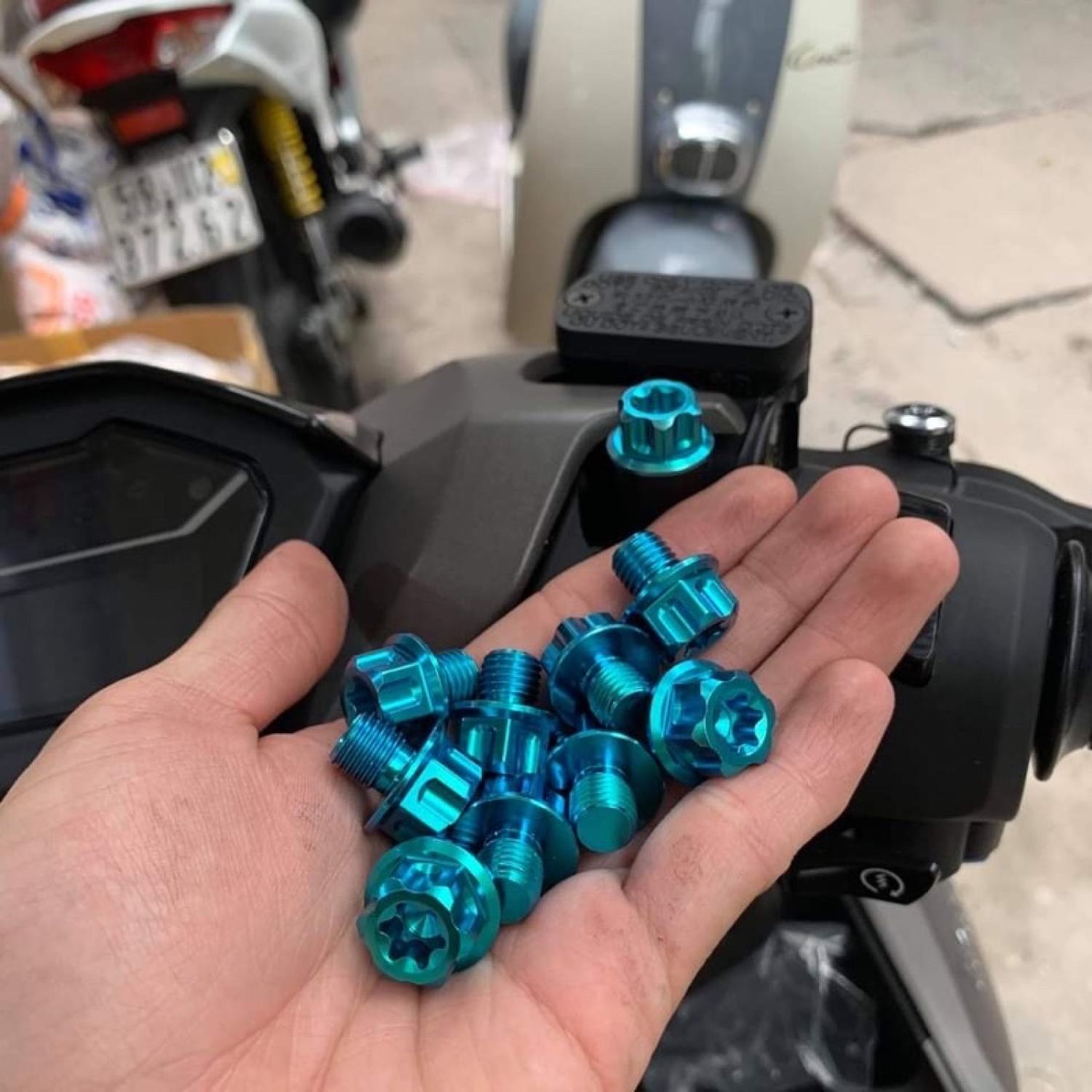 Óc chân kiếng gr5 đầu salaya