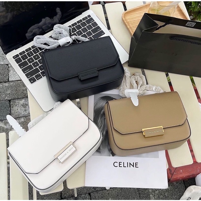 Túi c khoá gạt dáng vuông da sần size 20cm dây xích