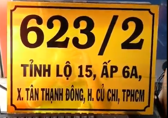 Bảng số nhà 30cm x 40cm bằng alu gương đồng xịt sơn chữ màu đen