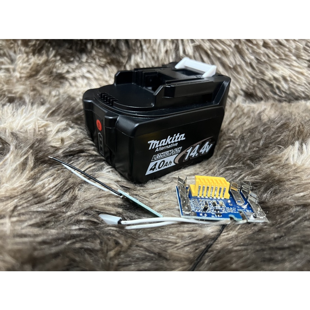 Vỏ mạch makita 14.4v 4s-2p , có báo pin, mạch nhận sạc zin, có tem đáy. bn.