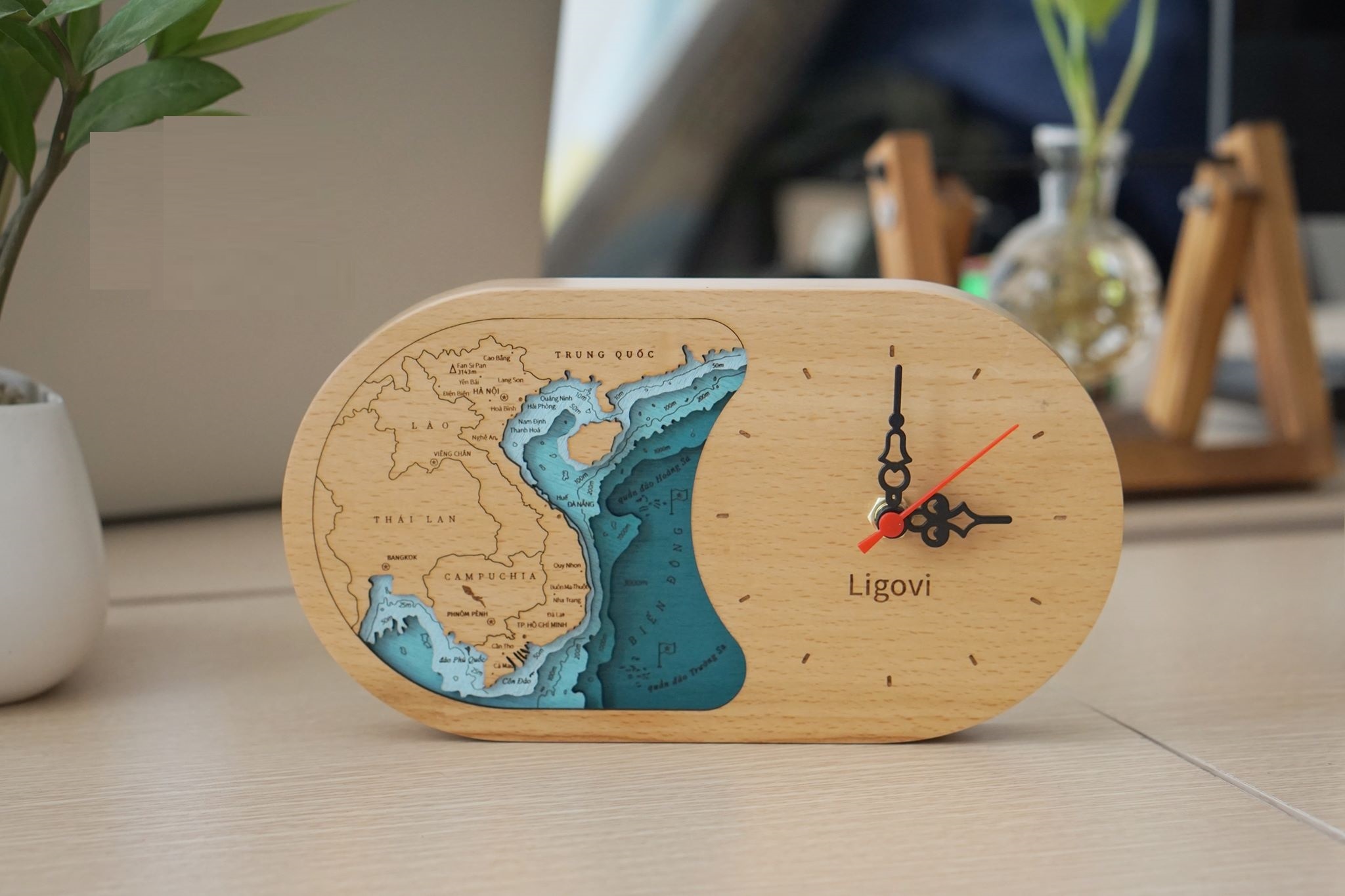 Đồng hồ gỗ 3D để bàn