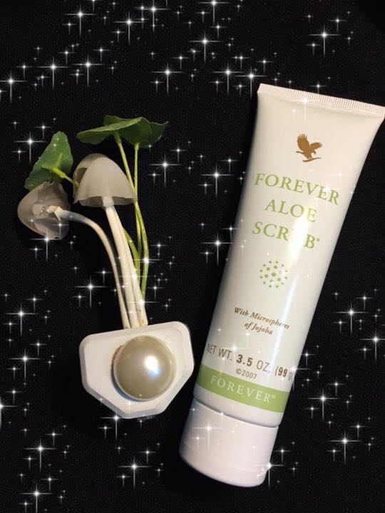 Sữa rửa mặt tẩy tế bào chết của Mỹ forever aloe scrub 238flp