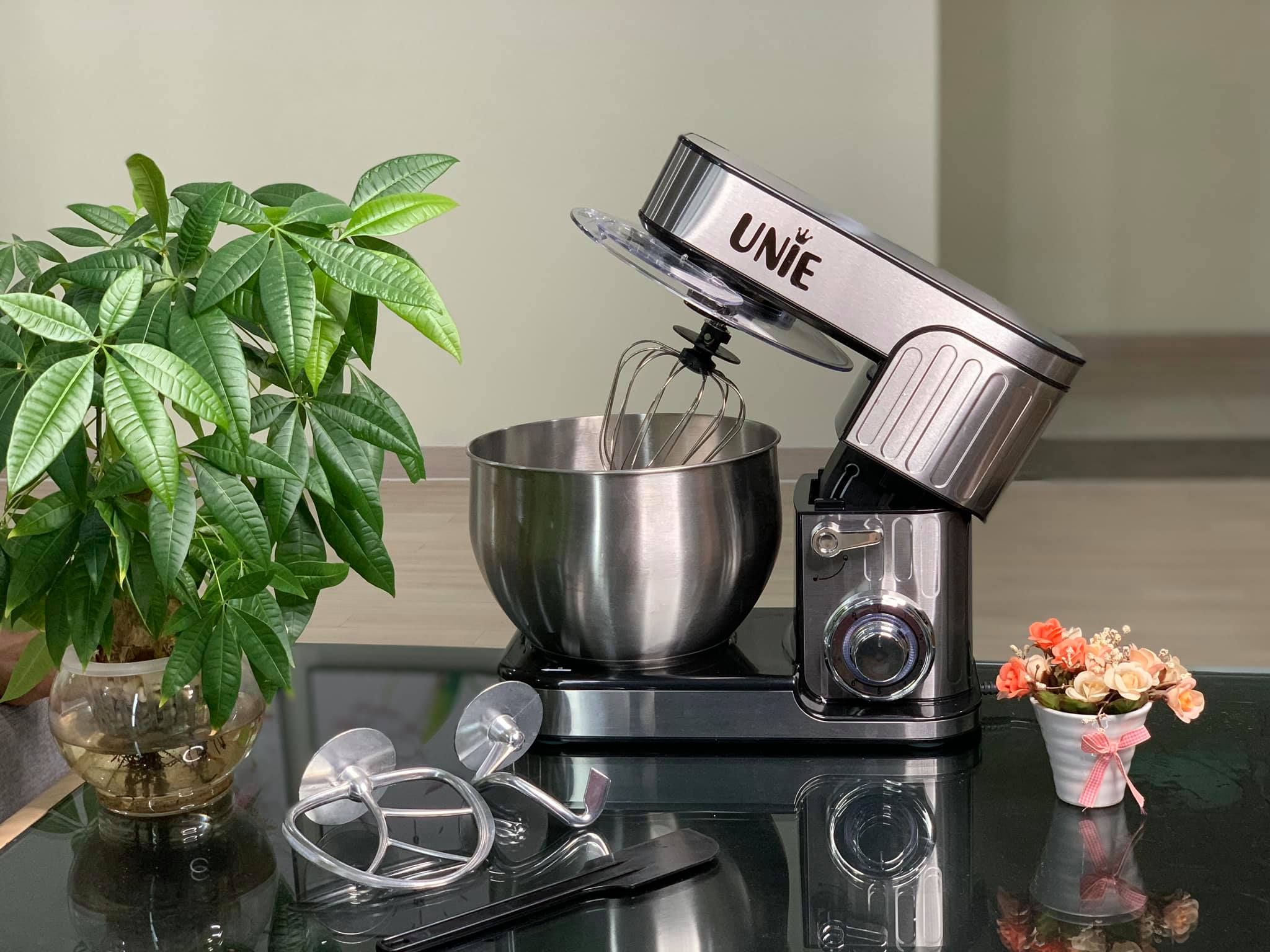 Máy nhồi bột UNIE M5 model mới kiêm đánh trứng