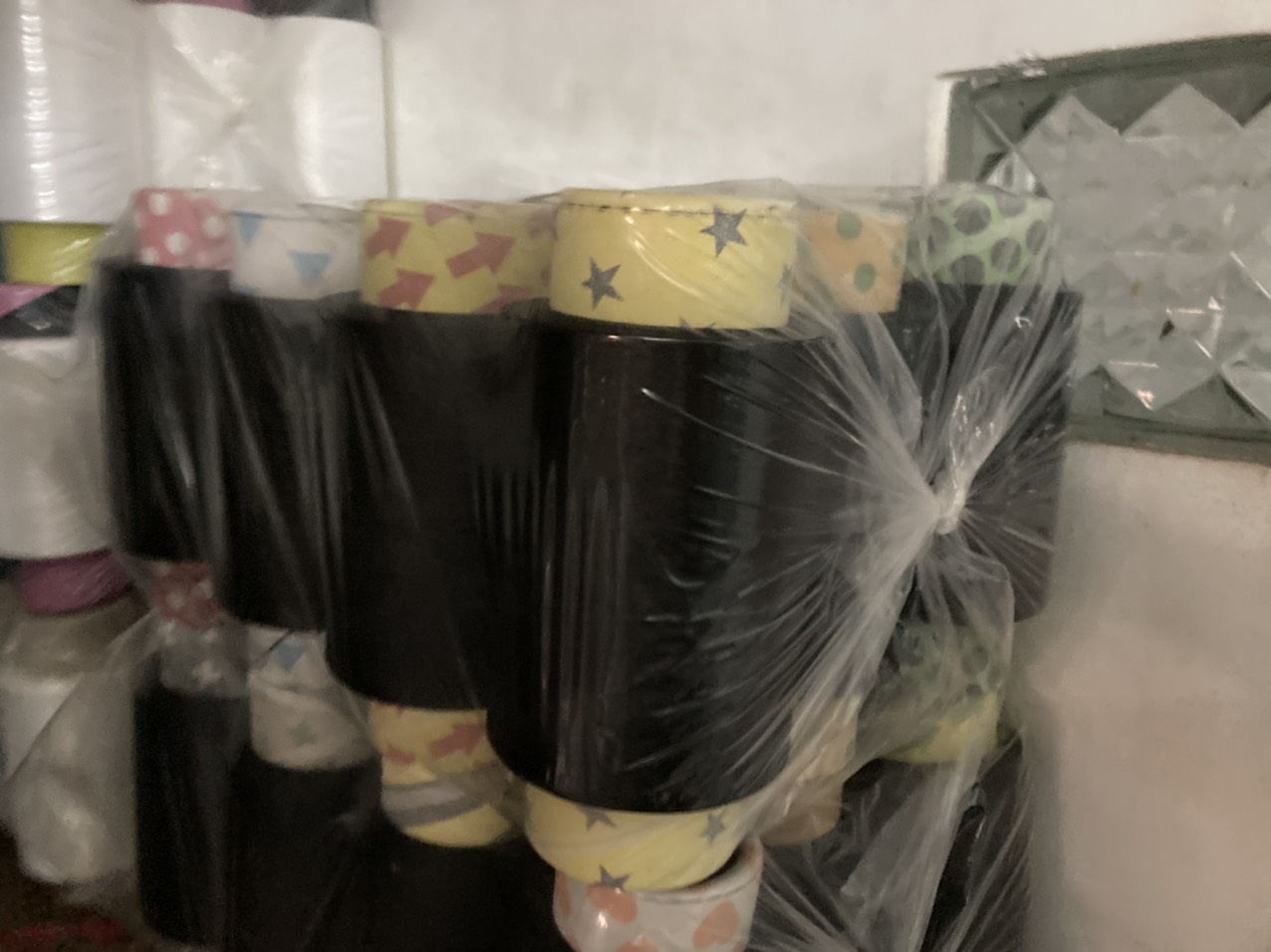 [HCM]Chỉ tơ vắt sổ đen 150A (Lốc 12 ống 550g/ống) chất liệu polyester cao cấp có độ bền màu cao không bị tưa chỉ khi may đảm bảo chất lượng