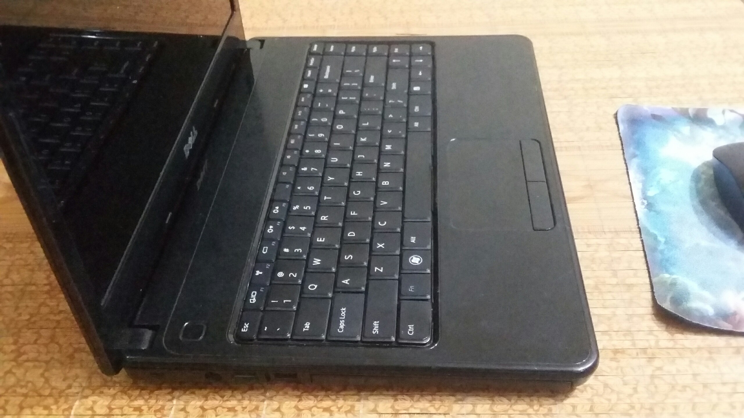 Laptop Dell Inspiron / Intel Core i3 - 2.6Ghz / Ram 4G / HDD 500G / Windows 10 Pro / Tặng kèm chuột không dây + lót chuột