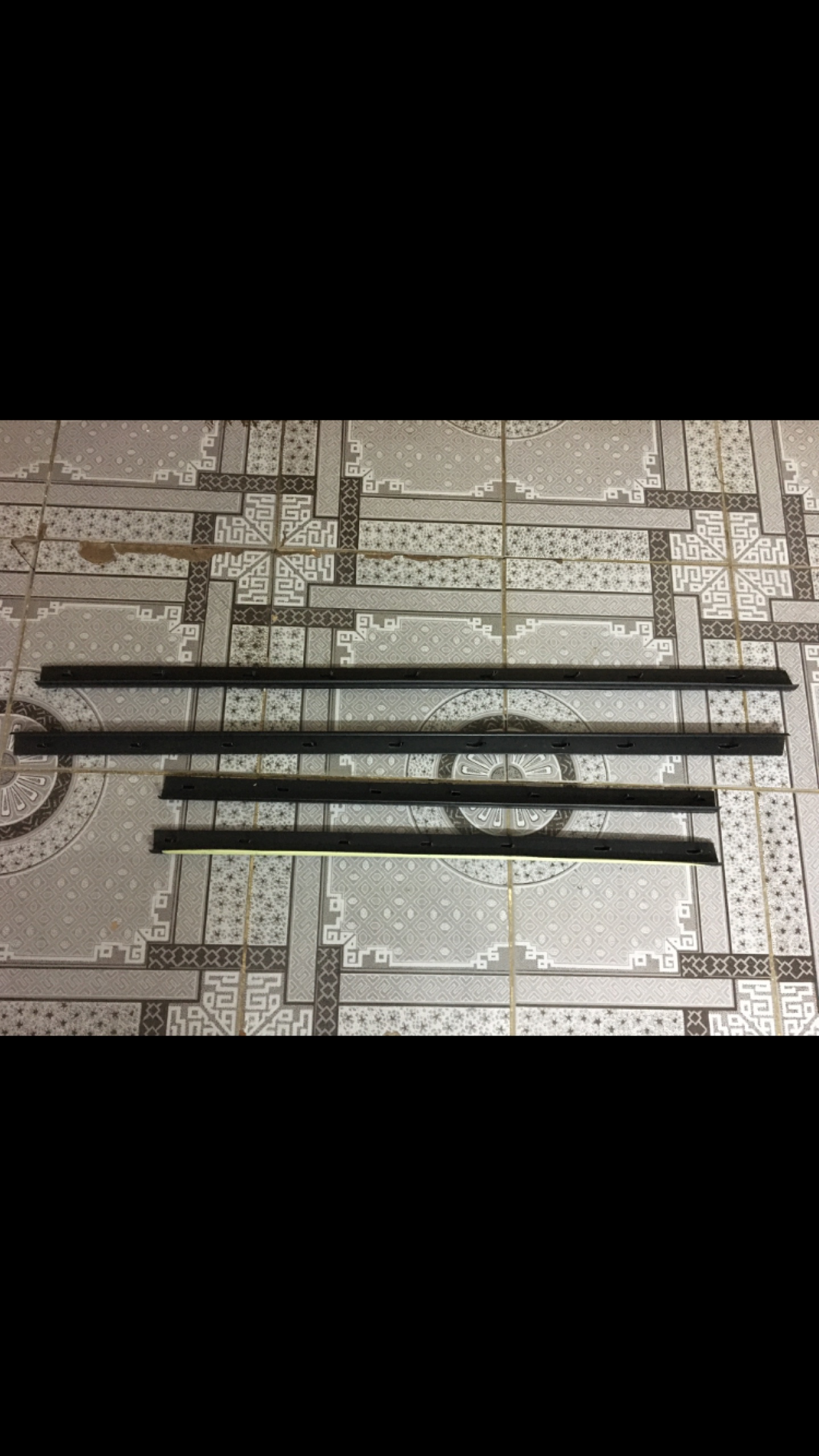 Nẹp chân kính trong xe Matiz 2