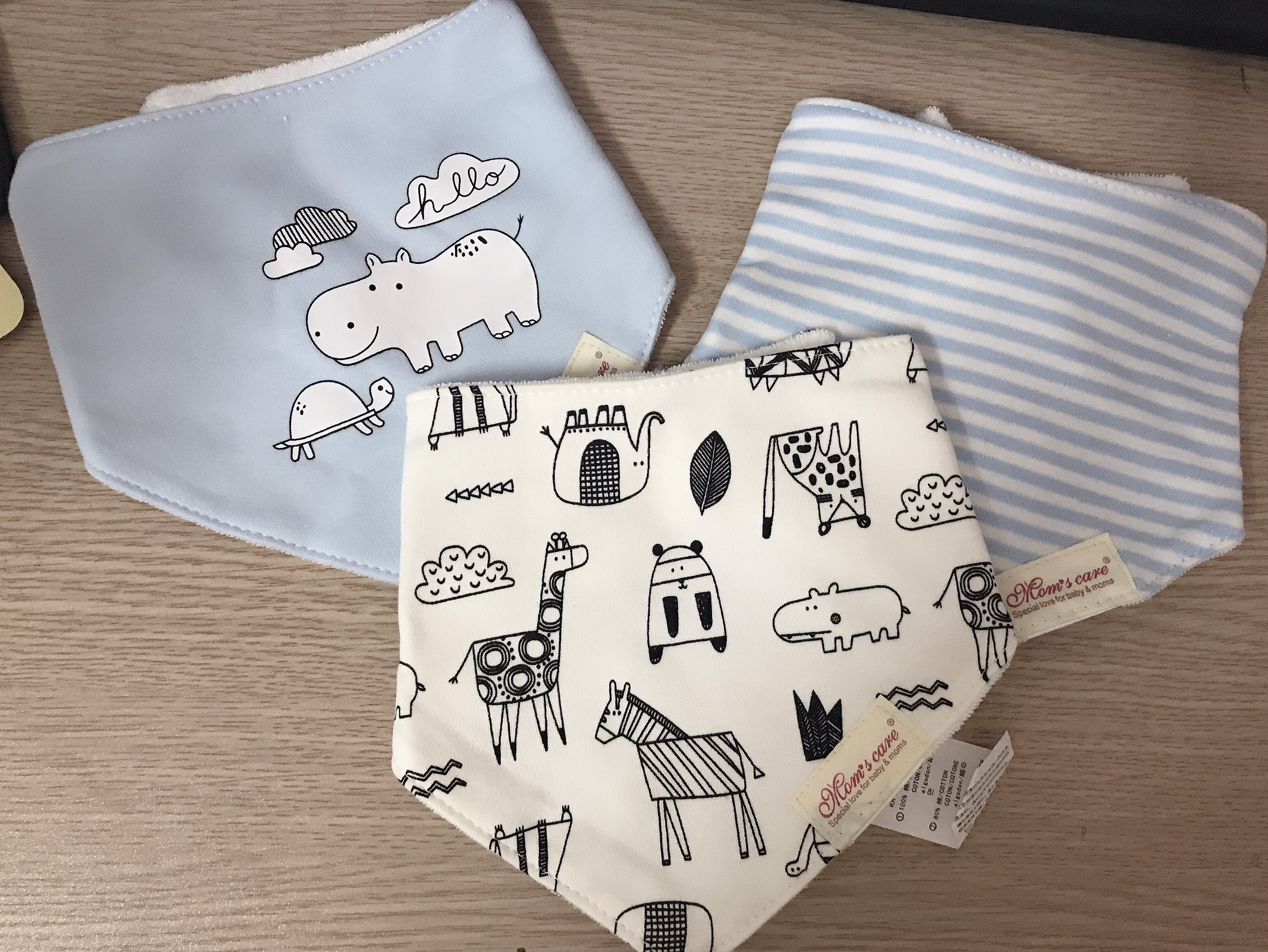 Set 3 Yếm Momcare cho bé