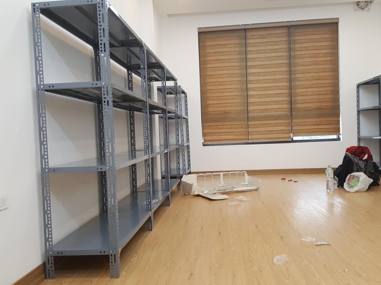 Kệ sắt đa năng 4 tầng : Dài 1m, rộng 0,4m, cao 2m