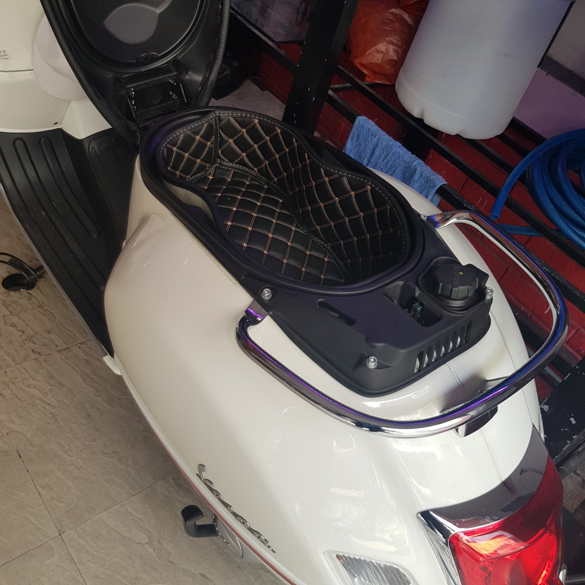 Lót cốp da cao cấp Vespa GTS, GTV, 125cc, 150cc, 300cc dùng chung tất cả, CÓ TÚi thêu logo cực kỳ đẹp