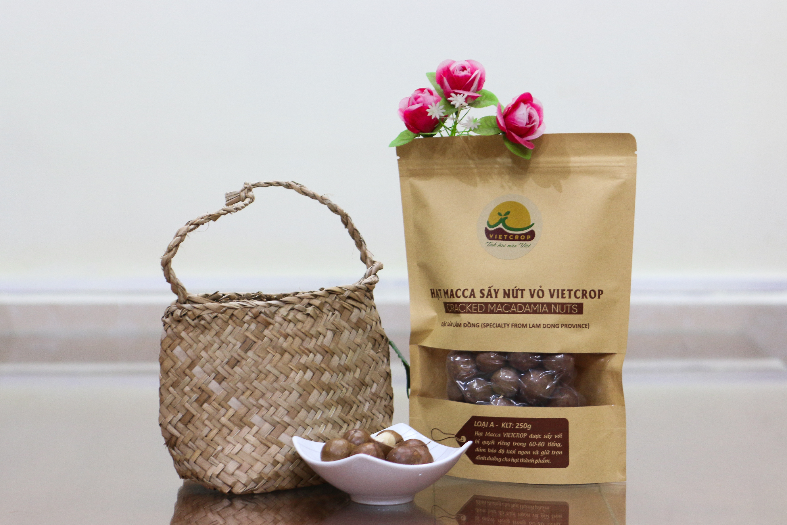 Hạt macca sấy nứt vỏ VIETCROP - túi kraft zip 250g
