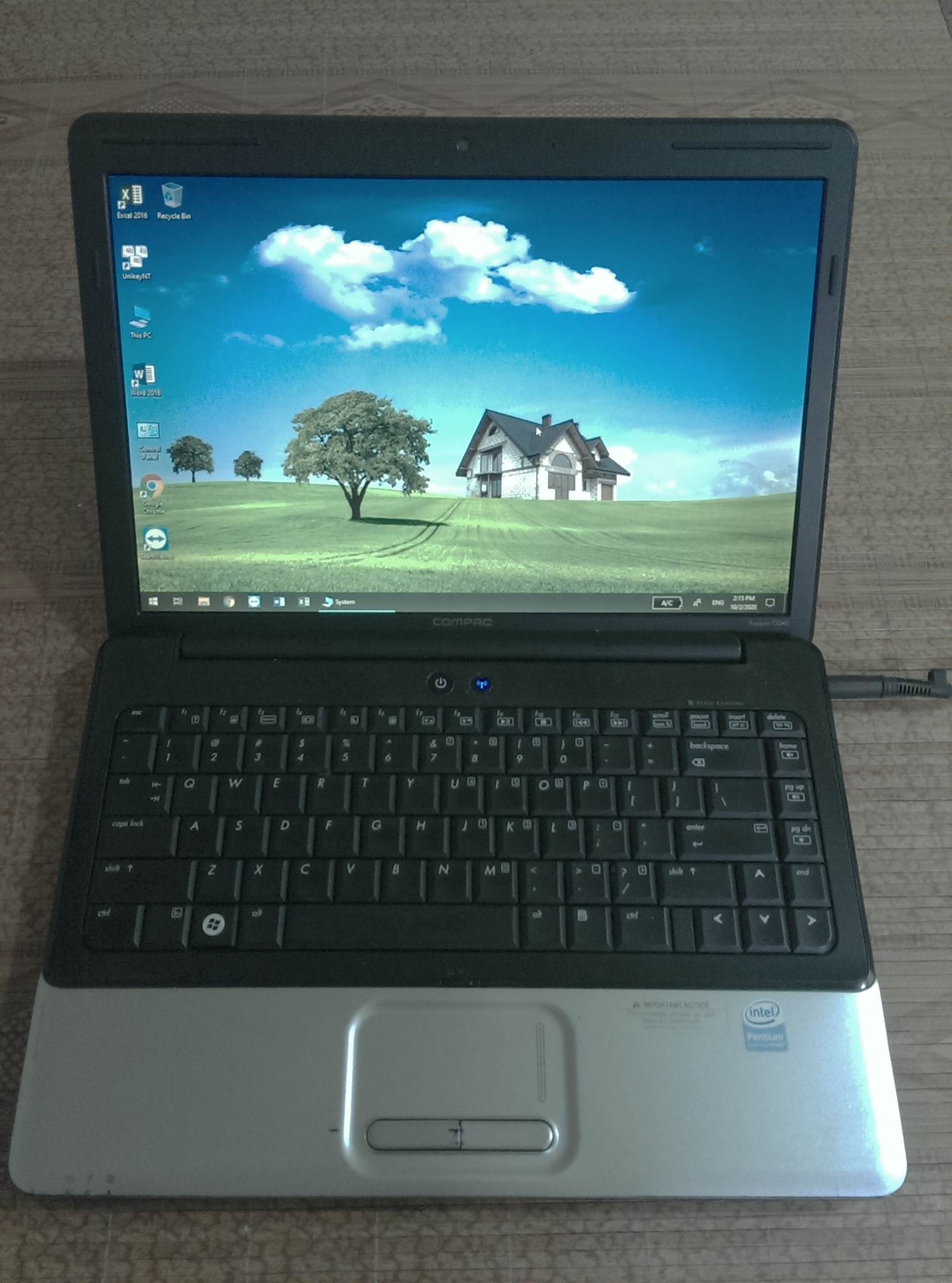 Laptop HP CQ40 / Intel Pentium - 2.0Ghz / Ram 4G / Ổ HDD 320G / Màn hình 14 inch HD / Tặng chuột và lót chuột