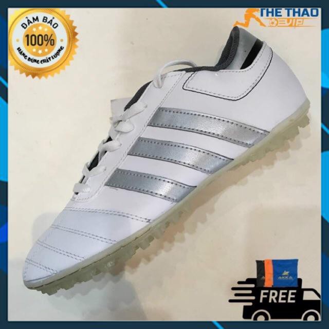 Giày đá bóng – ôm chân, nhẹ - Tặng tất 50K – Giày bóng đá, Giày đá banh – Thể Thao VIP SHOP – Giày đá bóng sân cỏ nhân tạo Winbro ba sọc - Trắng sọc Bạc (Tặng Kèm Tất Chống Trơn)