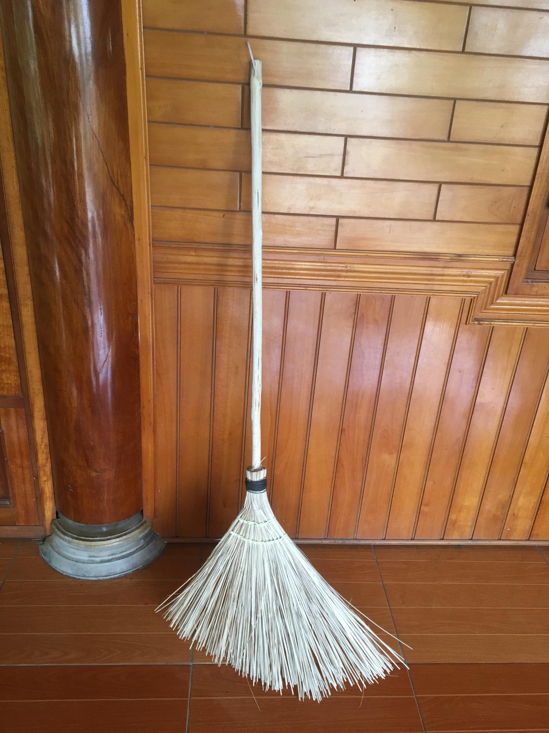 Chổi tre quét sân vườn