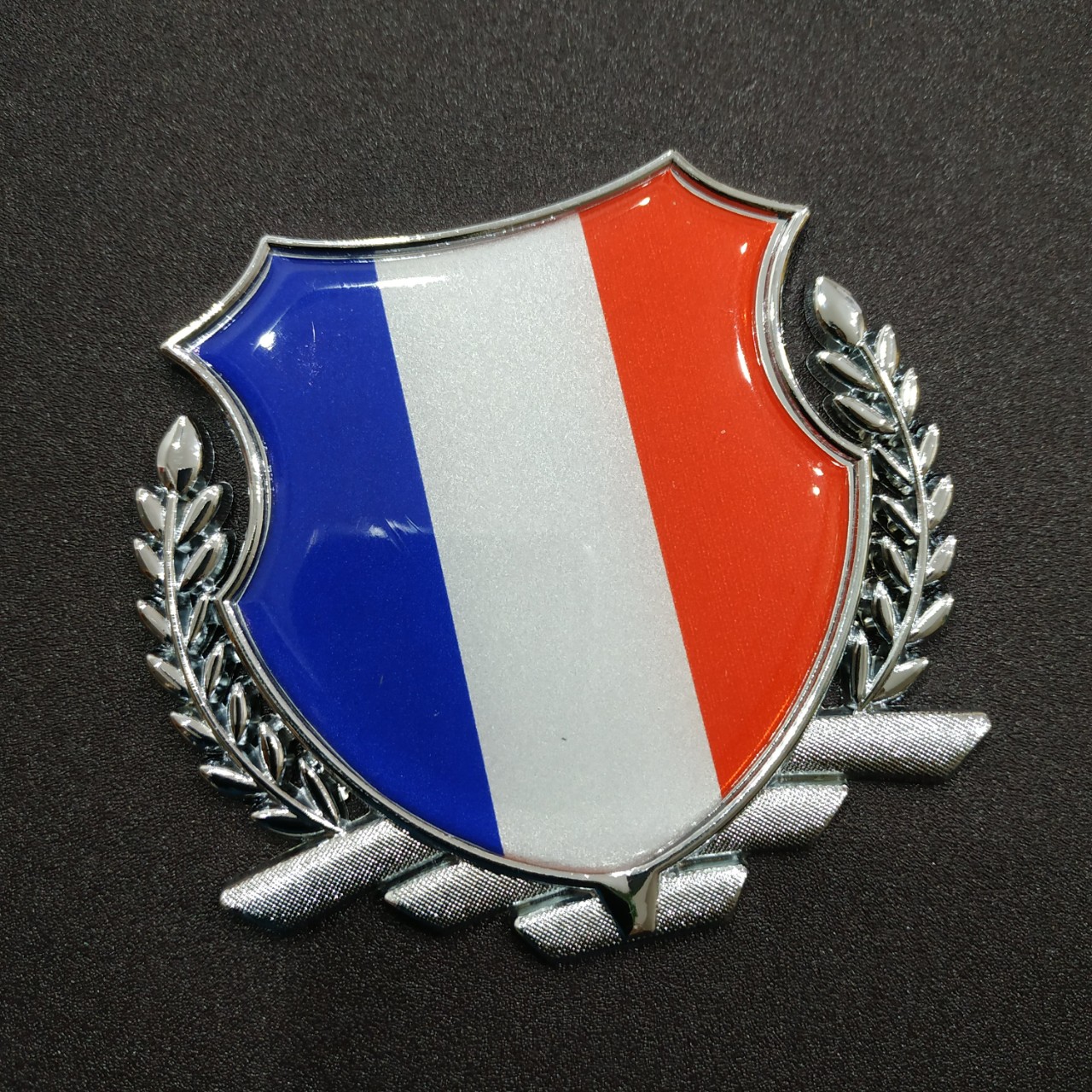 Logo bông lúa hợp kim kẽm 8x8.5cm hình cờ Pháp viền Bạc