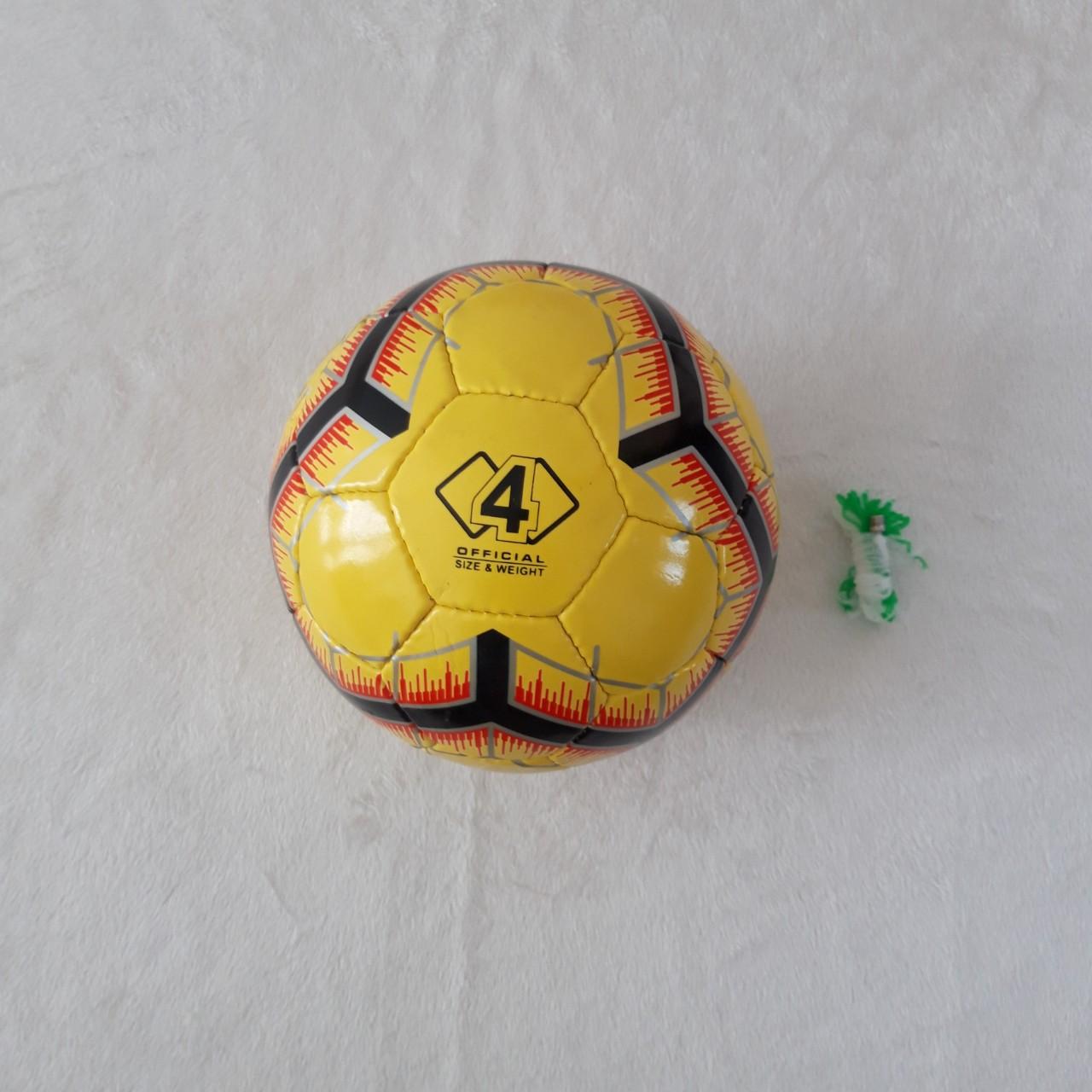 QUẢ BÓNG ĐÁ SỐ 4 MẪU NGOẠI HẠNG ANH DA PU CAO CẤP(TẶNG TÚI LƯỚI+KIM BƠM+2 ĐÔI TẤT DÀI ĐÁ BÓNG)