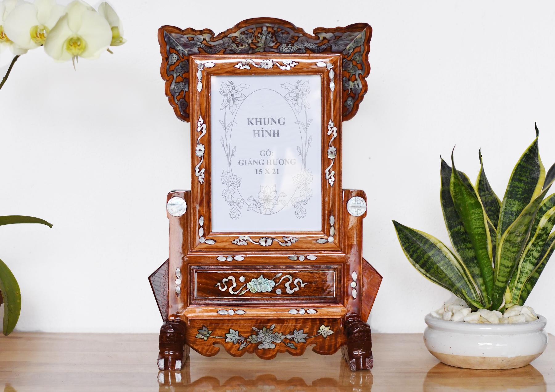 KHUNG ẢNH THỜ GỖ HƯƠNG 15 X 21