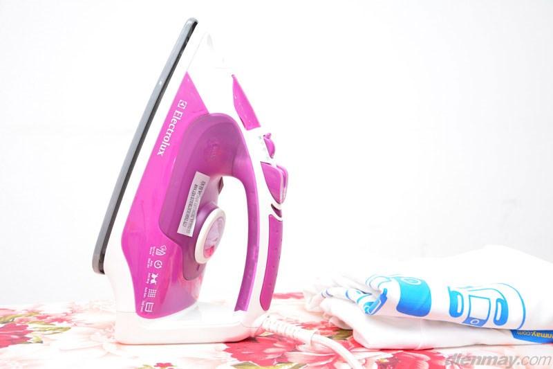 Bàn ủi hơi nước Electrolux ESI530