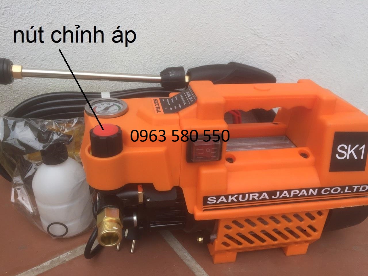 Máy rửa xe chỉnh áp sakura. japan sk1. công suất 2400w. có chỉnh áp trên thân máy. máy xịt rửa xe máy. ôtô. máy lạnh. tặng kèm bình tạo bọt.sug dài
