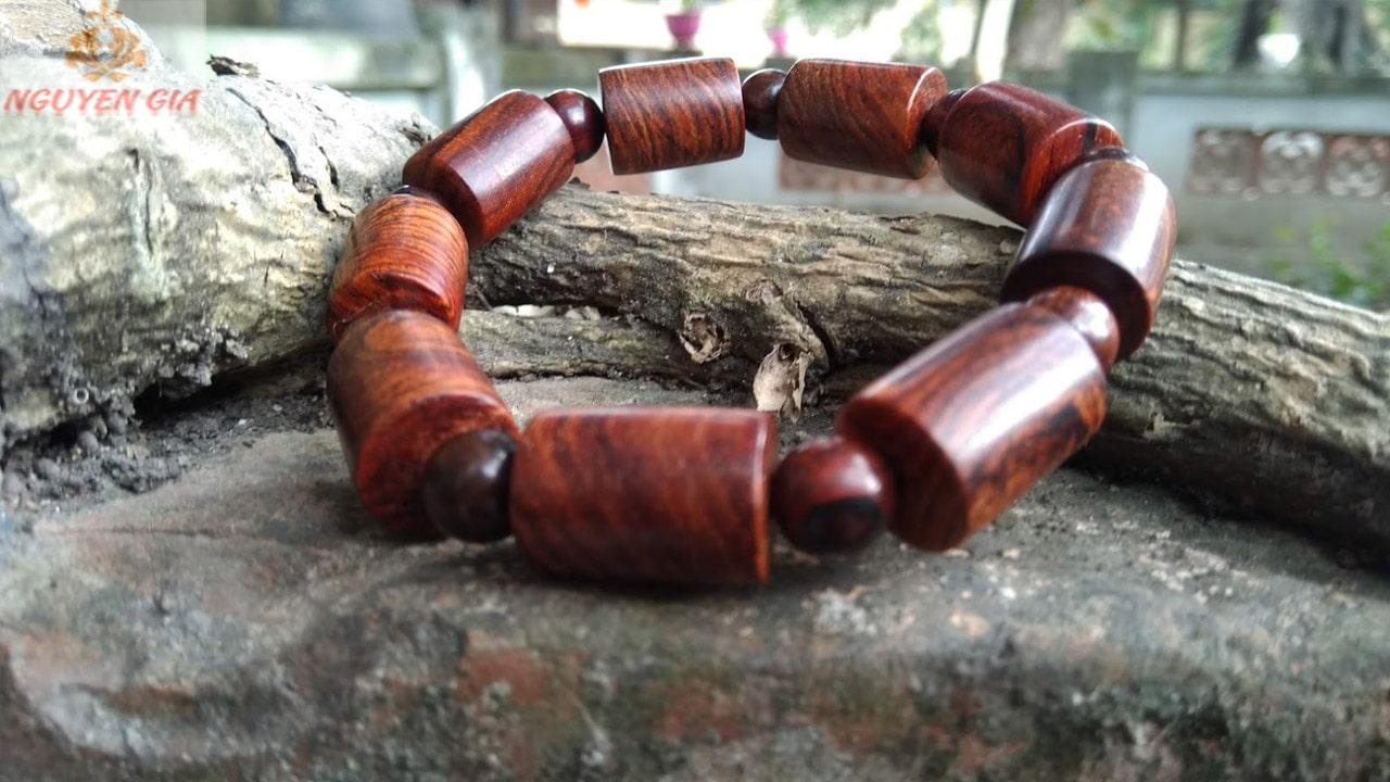 Vòng tay nam phong thủy gỗ sưa Lào đốt trúc 12mm mang lại may mắn bình an