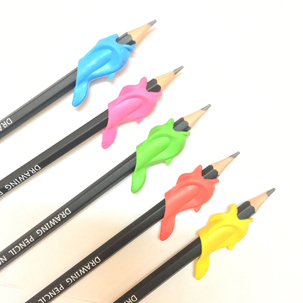 Combo 02 kẹp bút tập viết chữ đẹp hình các heo ngộ nghĩnh, giúp bé cầm bút đúng cách - Dụng cụ học tập cho bé