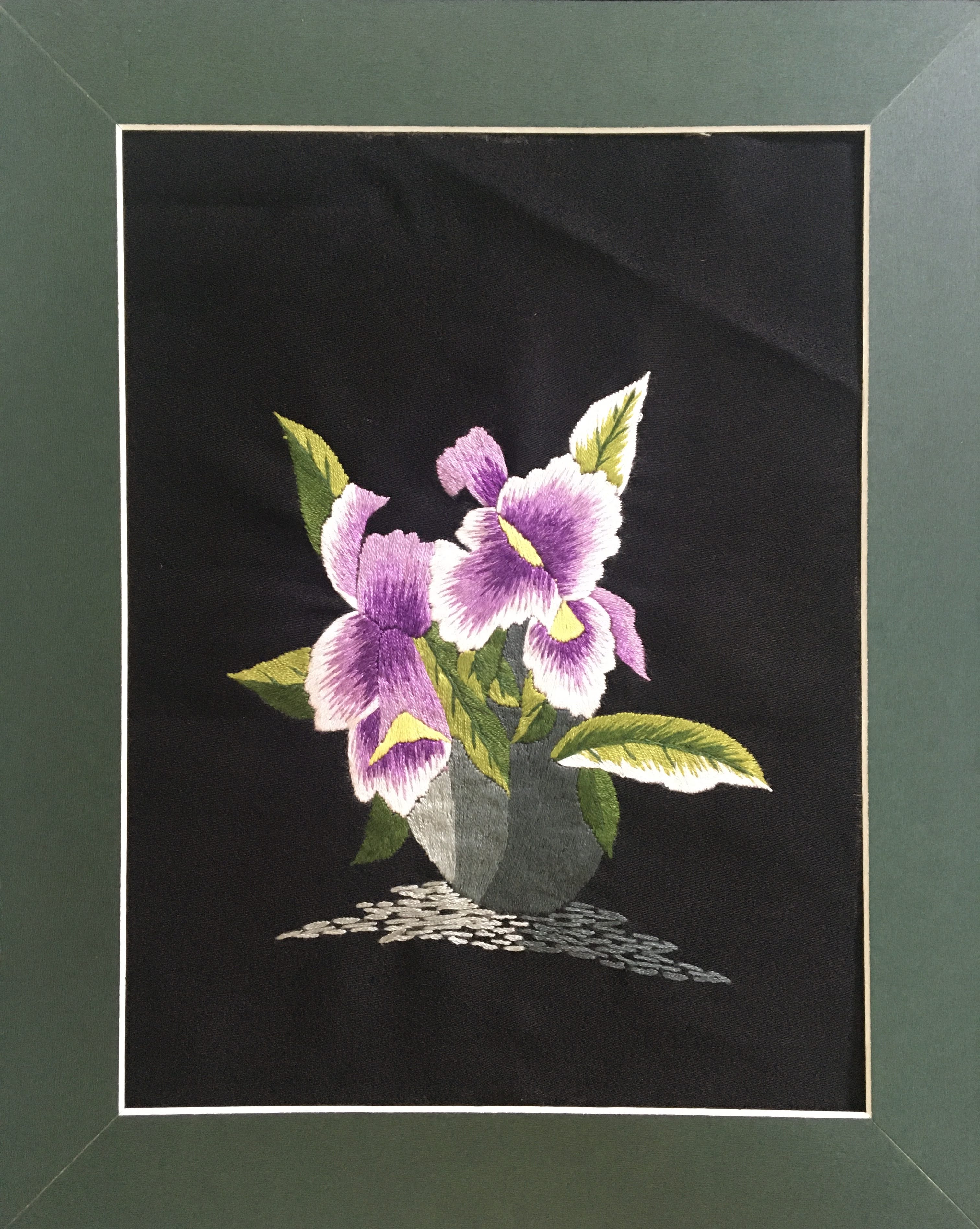 Tranh thêu tay hoa lan tím hoàn thiện giá rẻ 20 x 25cm HOA014